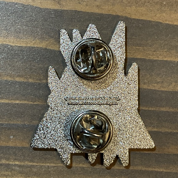 NWOT Def Leppard Rock Brigade 2019 Tour Pin - Picture 3 of 4